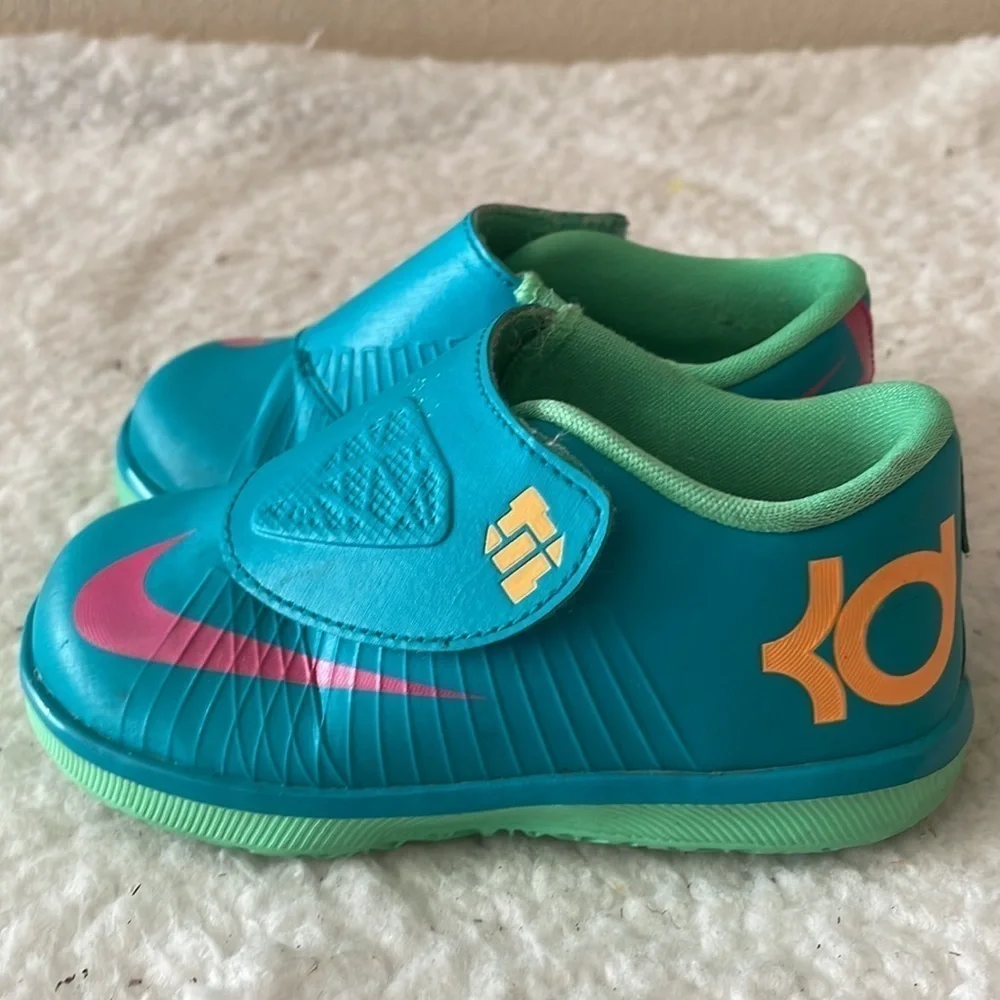 NIKE Sneakers Size 7C